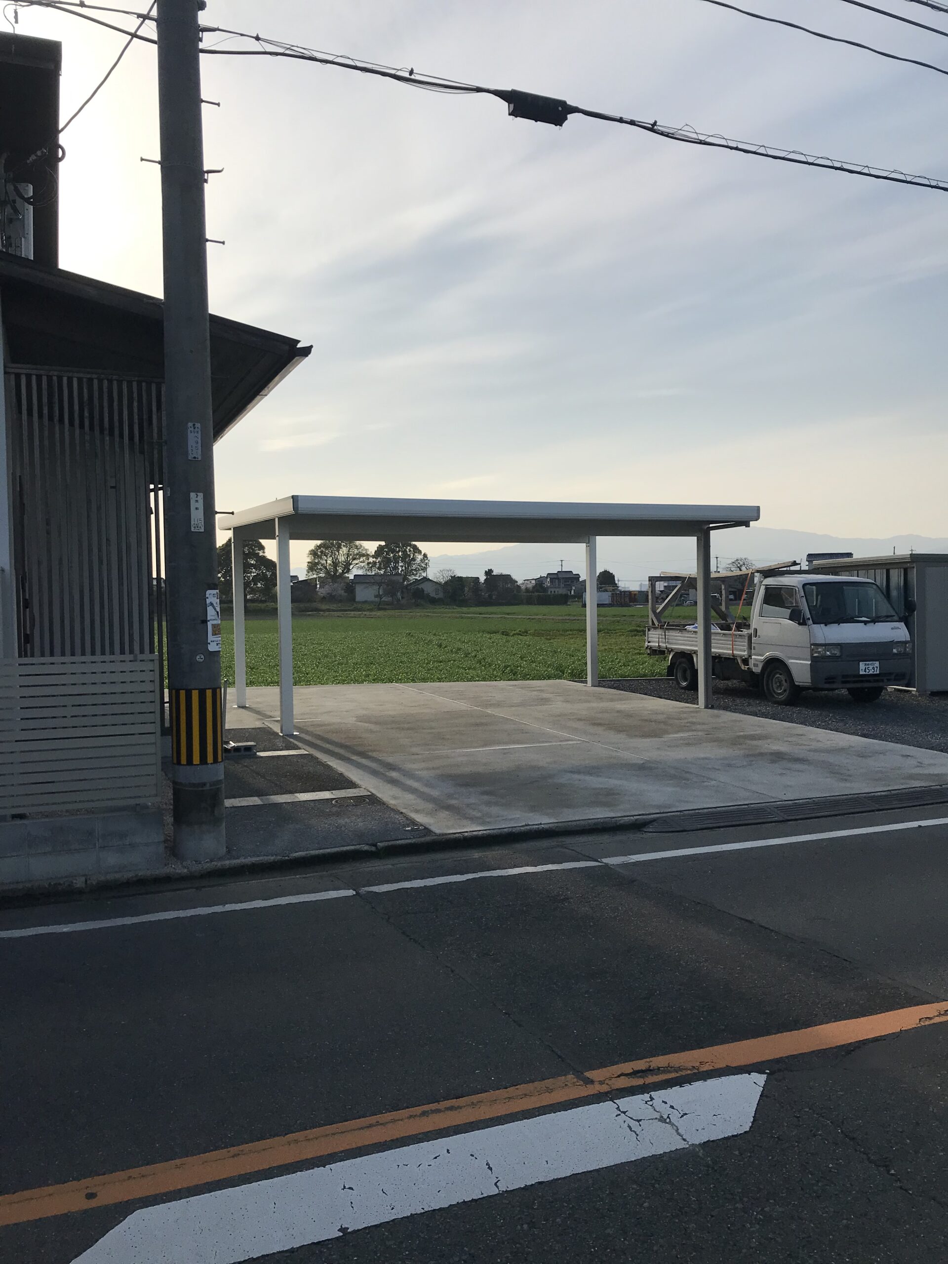 2台用ワイド（横幅6m）の折板屋根カーポート施工例（福岡）