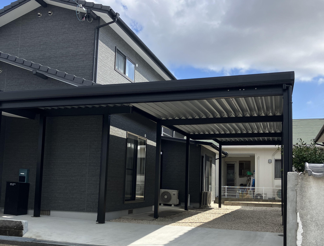 福岡県で施工した大型の折板屋根カーポート
