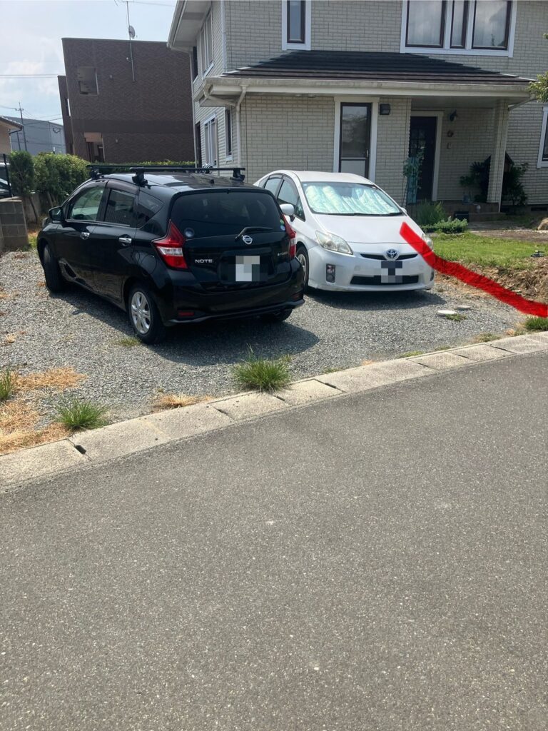 施工前の砂利敷きの駐車スペースとお庭の境目（佐賀県基山町）