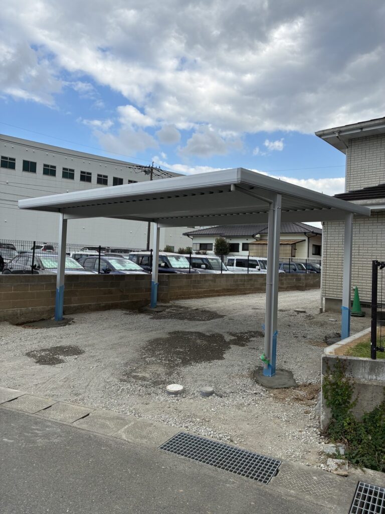 柱4本で2台分を支える折板カーポート アルファNS 2台用ワイド(佐賀県基山町)