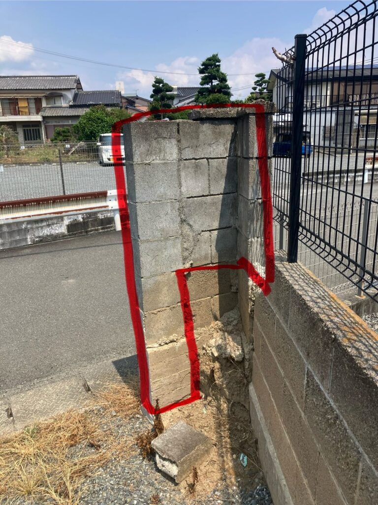 撤去前の入口の角にあった既存ブロック(赤枠の範囲・佐賀県基山町)