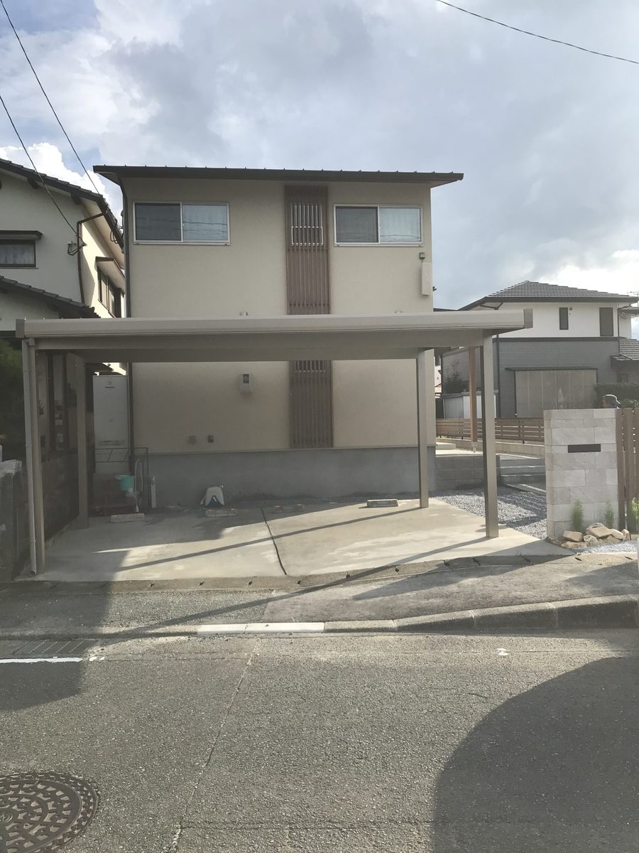 長門石 ベージュ系2台用折板屋根カーポート